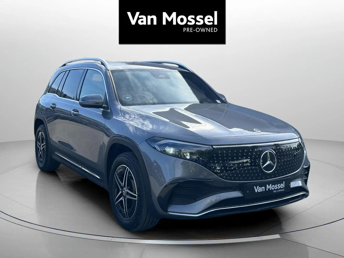 Grå Mercedes EQB 250+ fra 2025