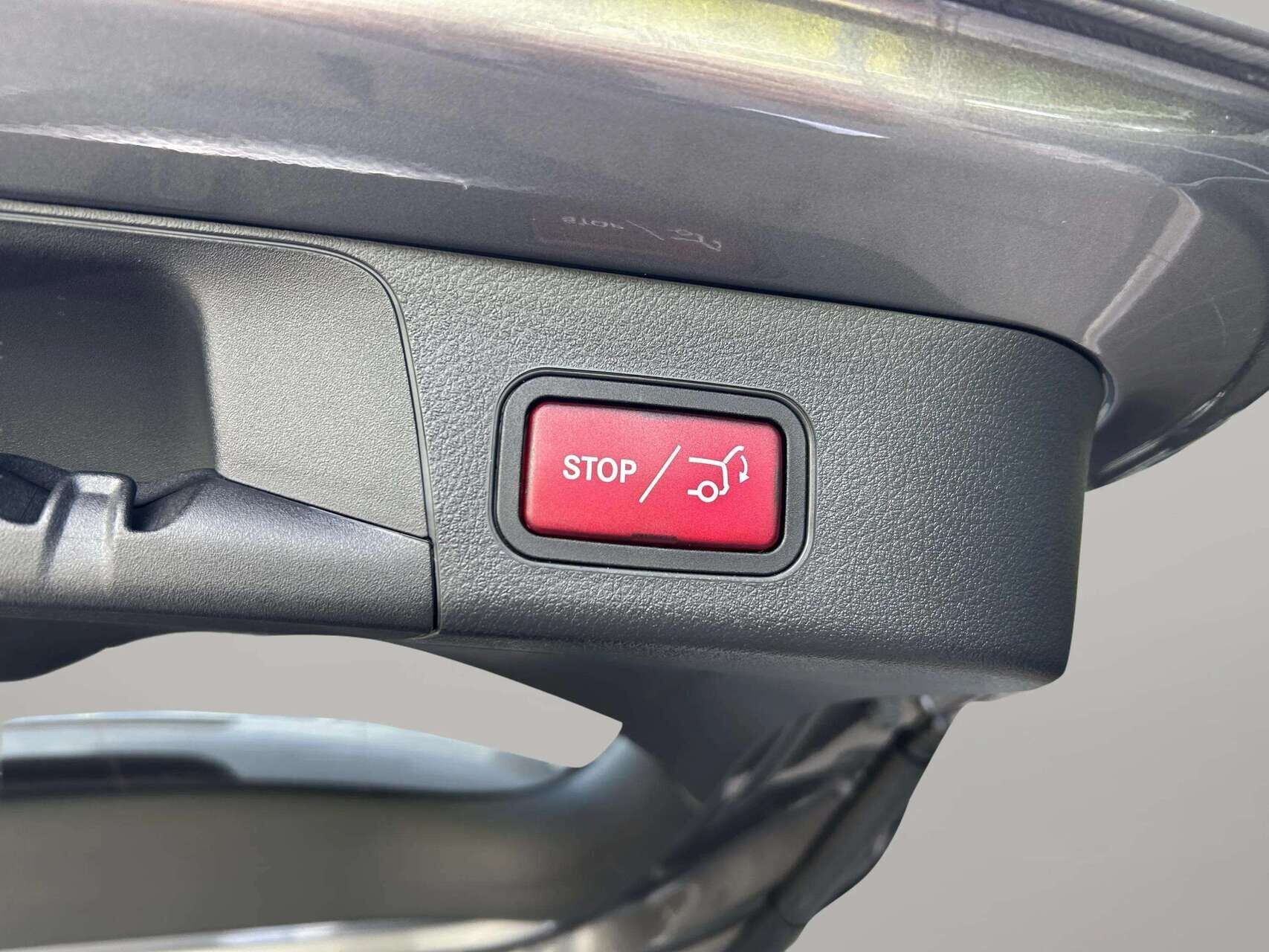 Grå Mercedes EQB 250+ fra 2025