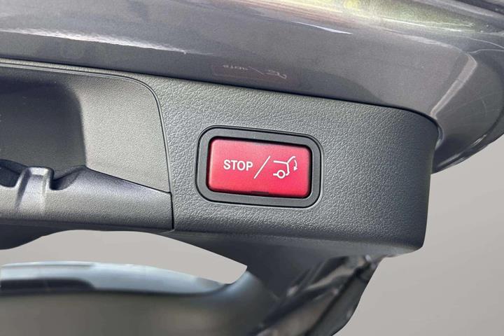 Grå Mercedes EQB 250+ fra 2025