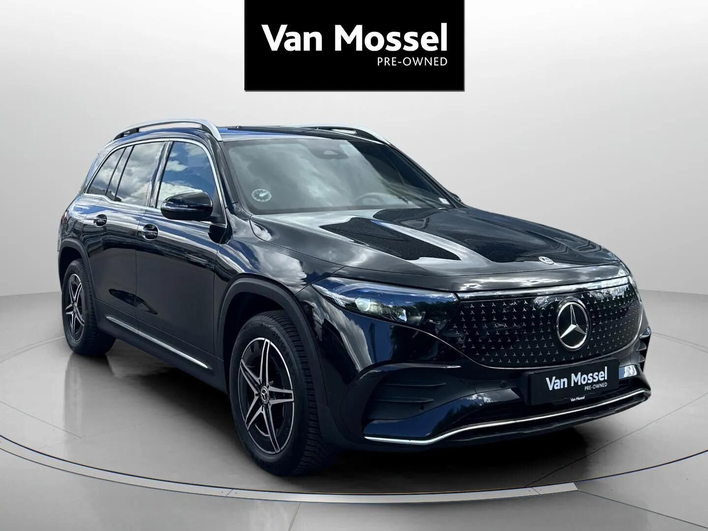 Sort Mercedes EQB 250+ fra 2024