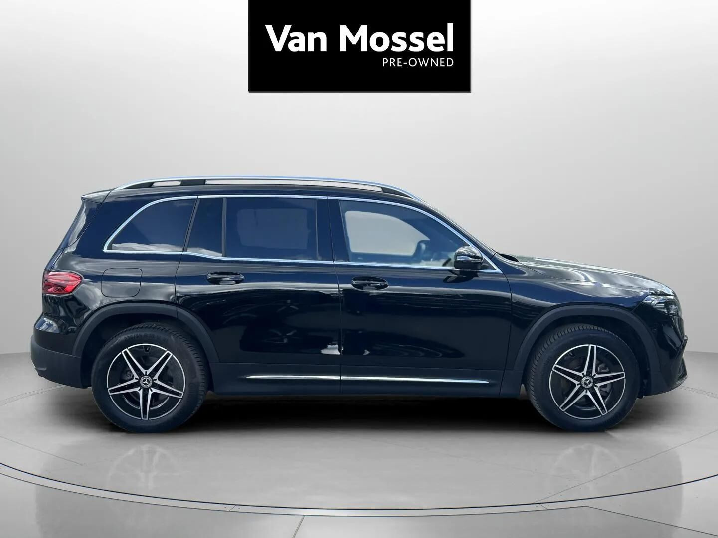 Sort Mercedes EQB 250+ fra 2024