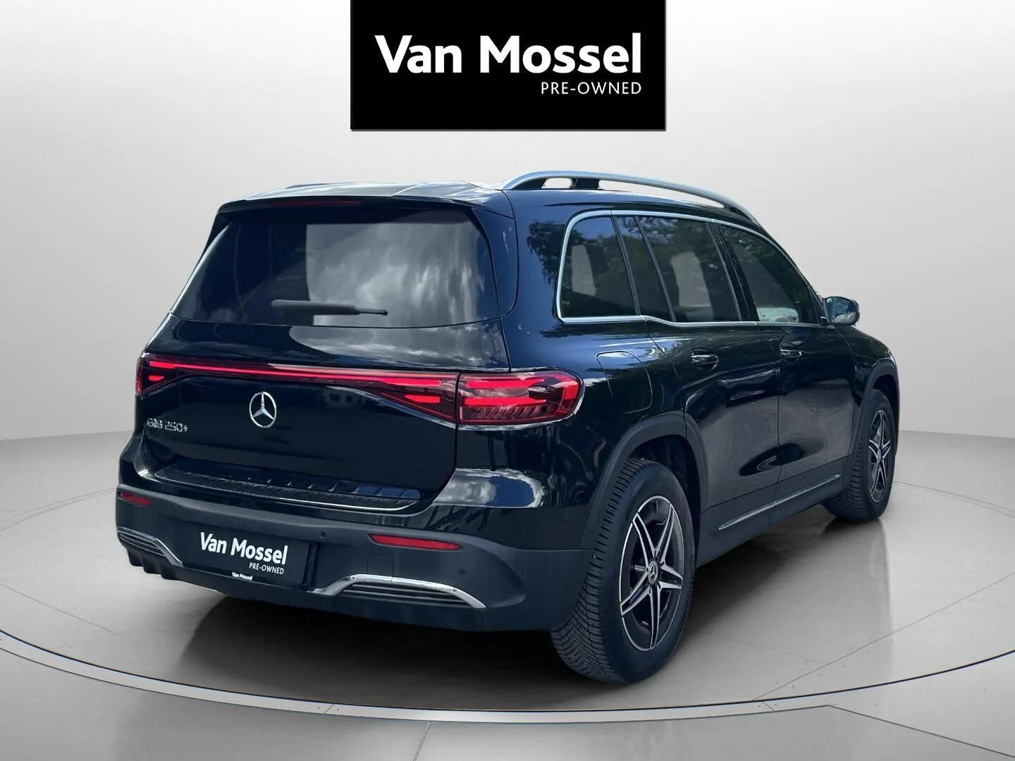 Sort Mercedes EQB 250+ fra 2024