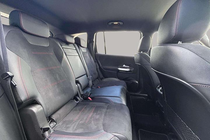 Sort Mercedes EQB 250+ fra 2024