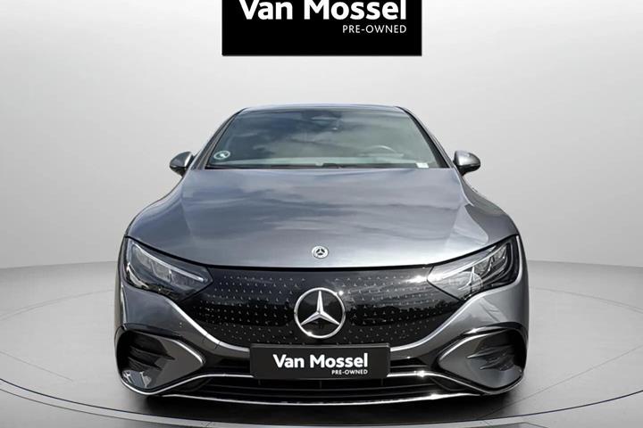 Grå Mercedes EQE 350 fra 2024