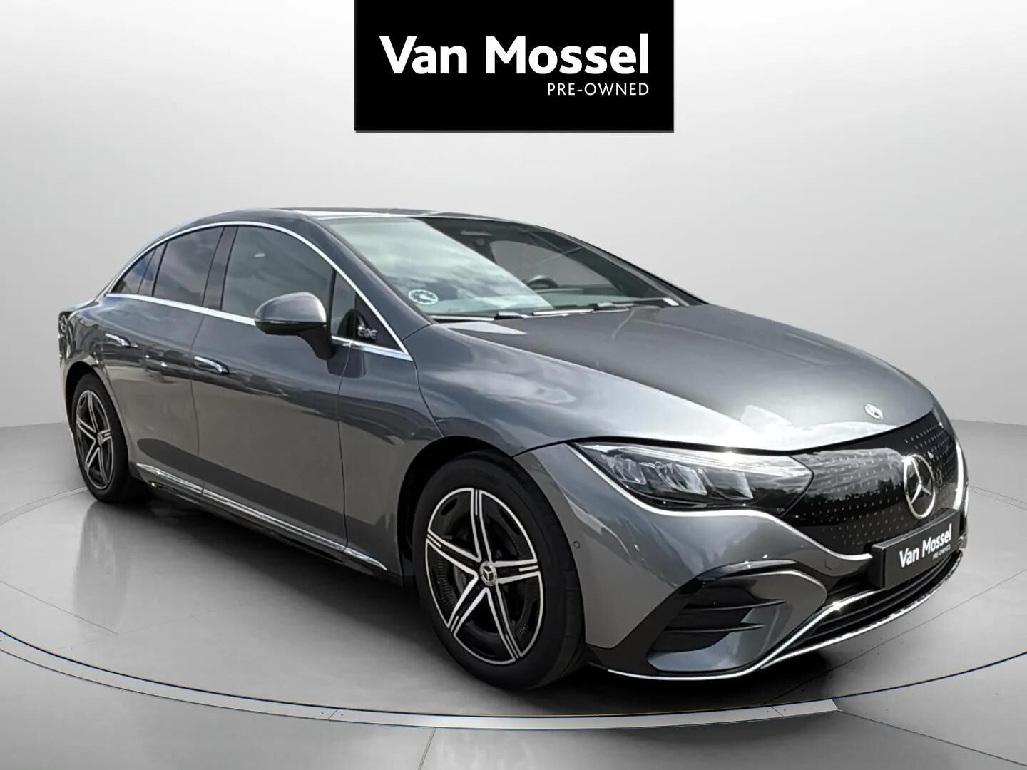 Grå Mercedes EQE 350 fra 2024