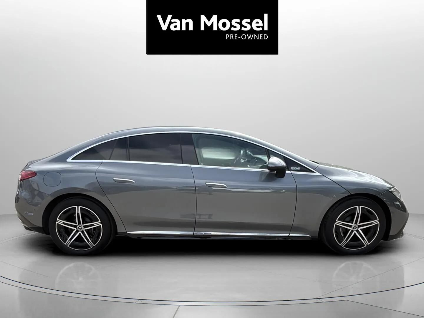 Grå Mercedes EQE 350 fra 2024