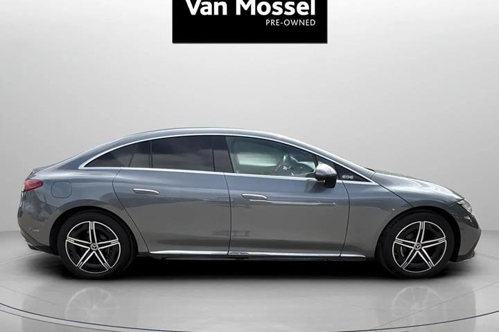 Grå Mercedes EQE 350 fra 2024