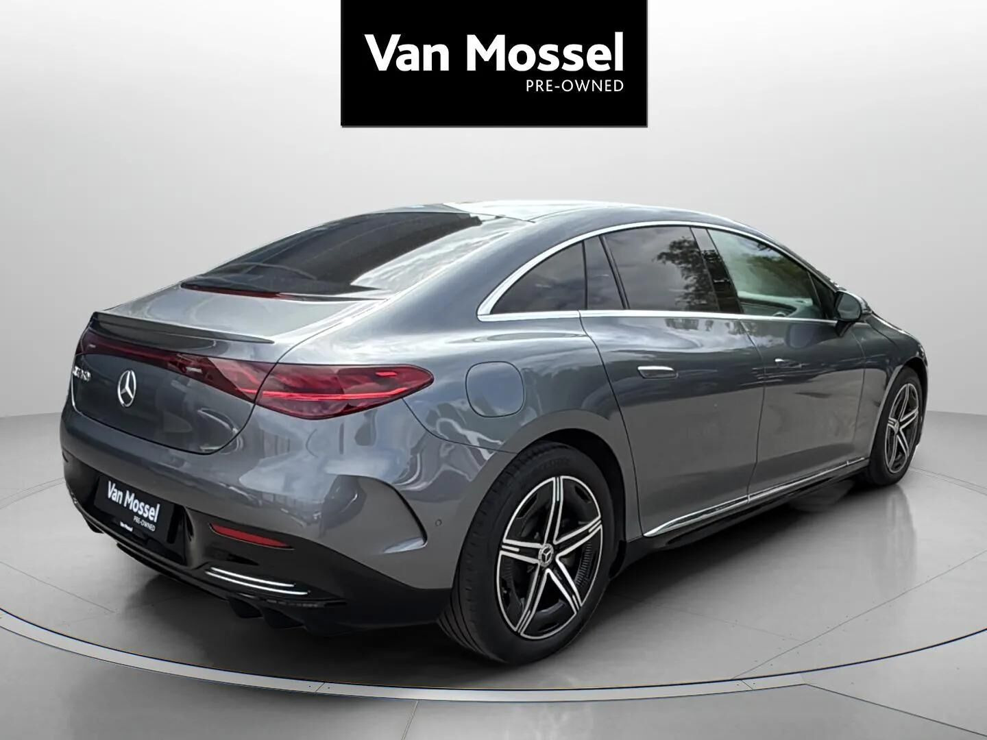 Grå Mercedes EQE 350 fra 2024