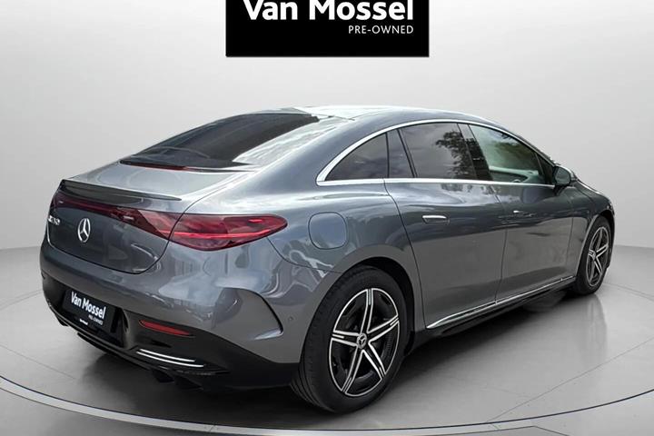 Grå Mercedes EQE 350 fra 2024