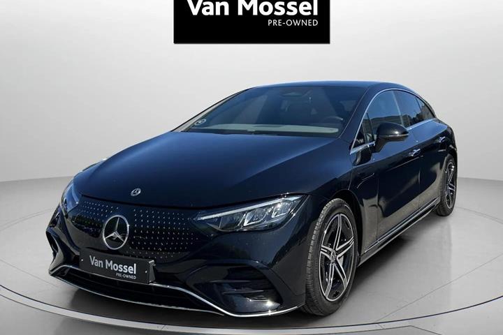 Sort Mercedes EQE 350 fra 2024 set udefra