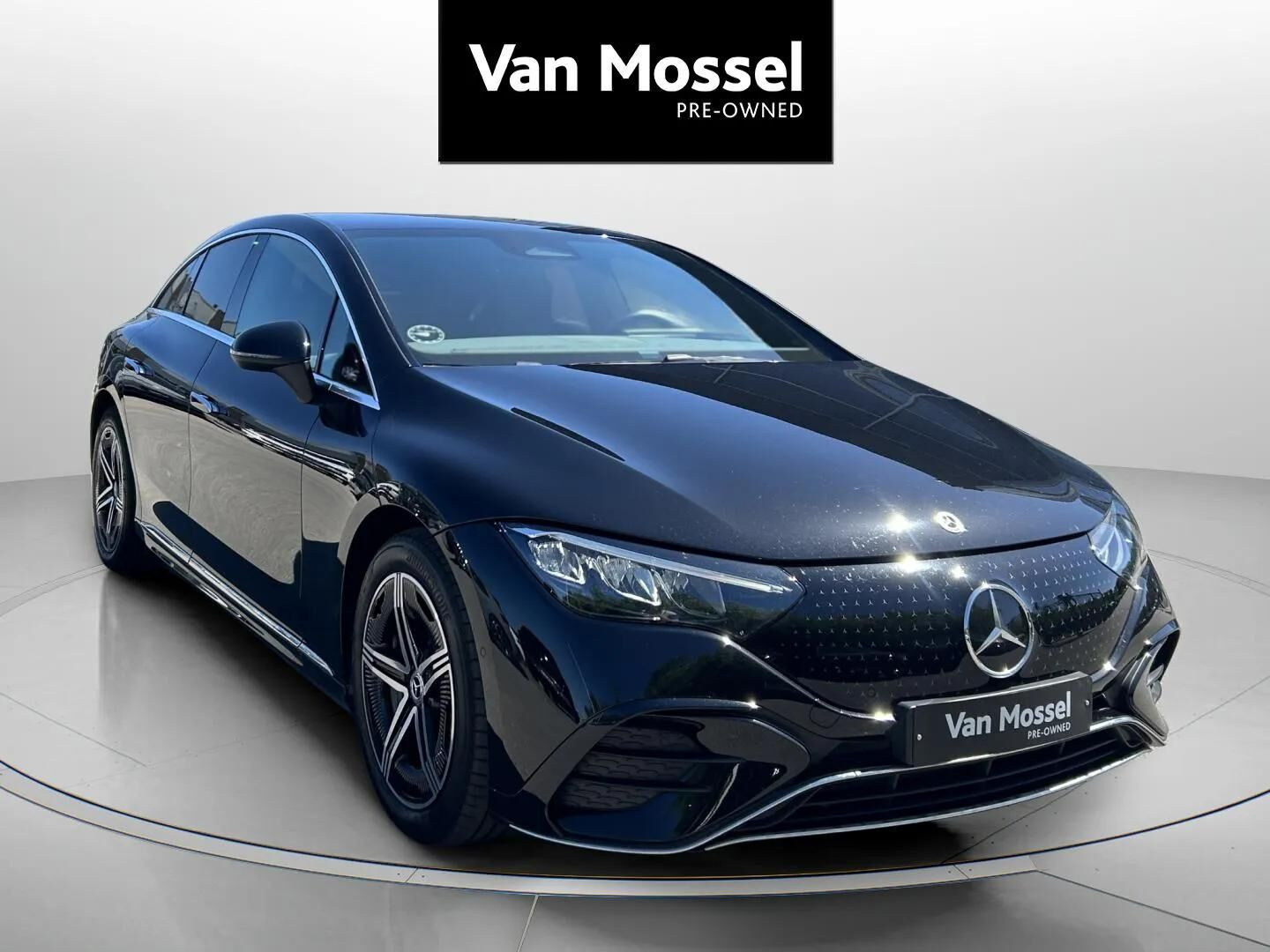 Sort Mercedes EQE 350 fra 2024