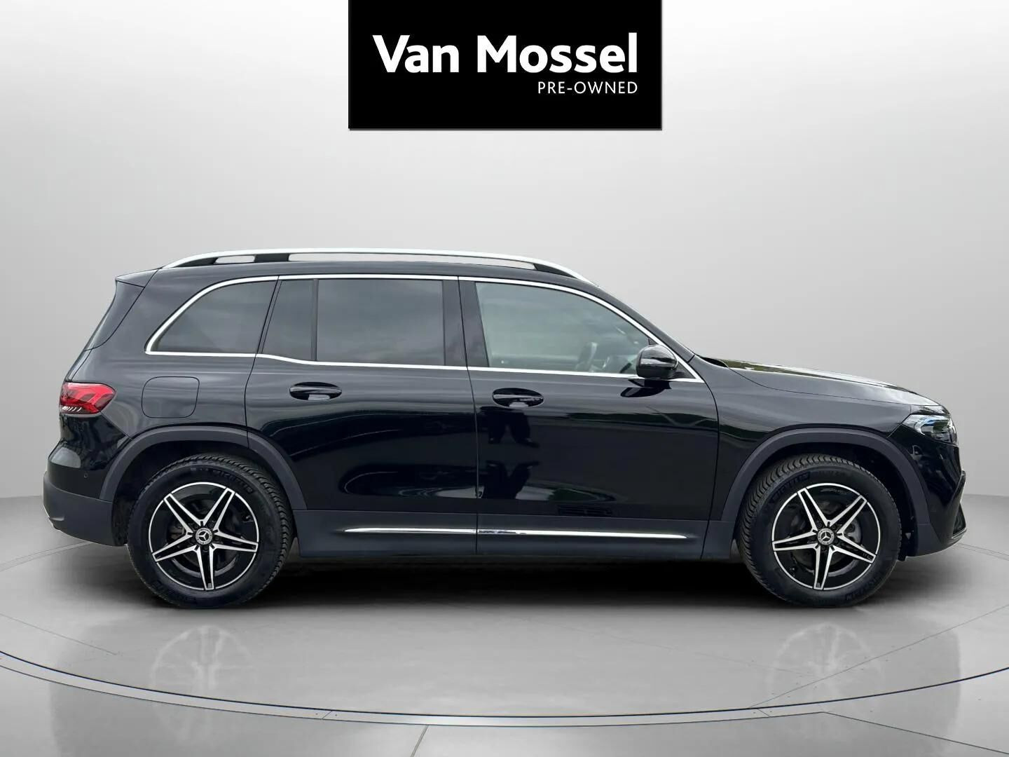 Sort Mercedes EQB 250+ fra 2024