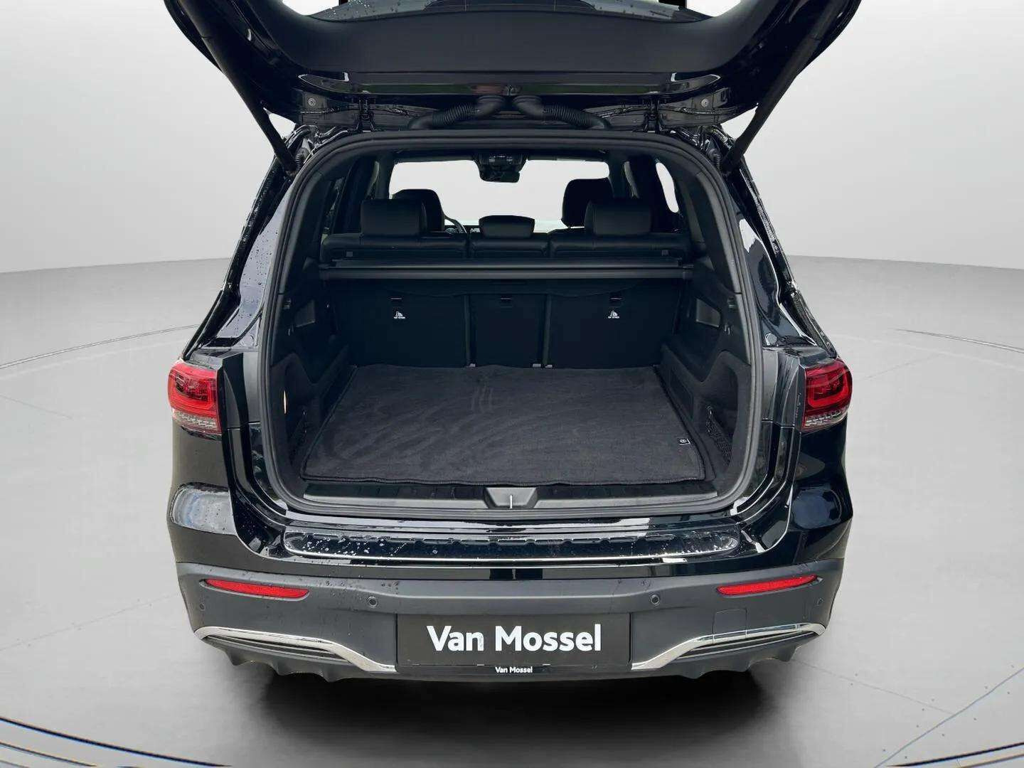 Sort Mercedes EQB 250+ fra 2024