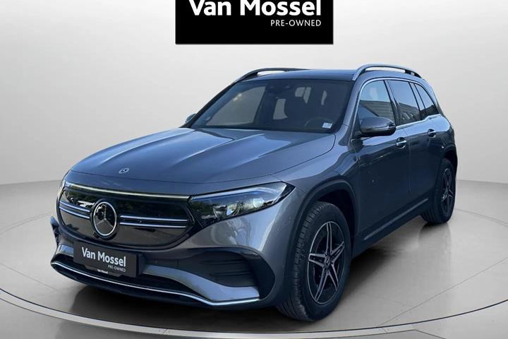 Grå Mercedes EQB 250+ fra 2023 set udefra