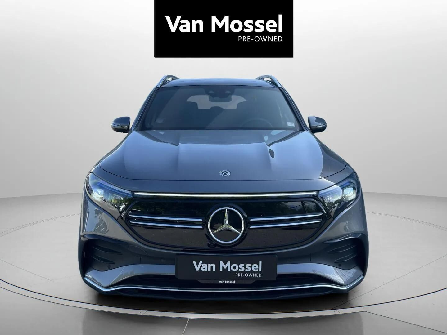 Grå Mercedes EQB 250+ fra 2023