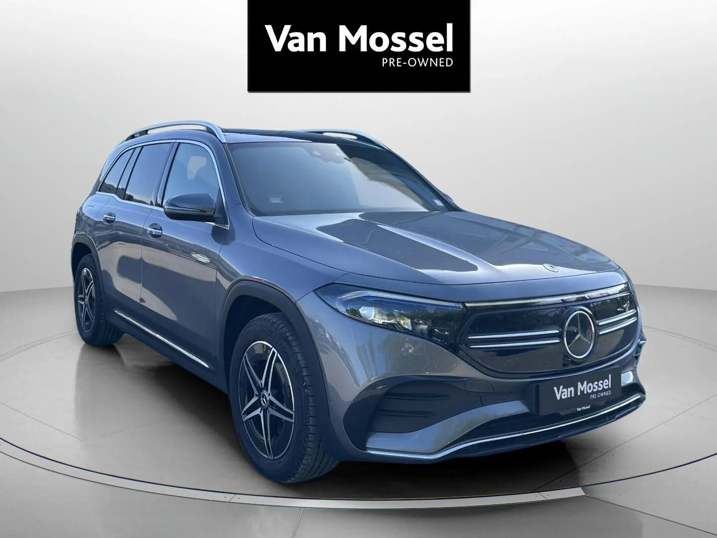 Grå Mercedes EQB 250+ fra 2023