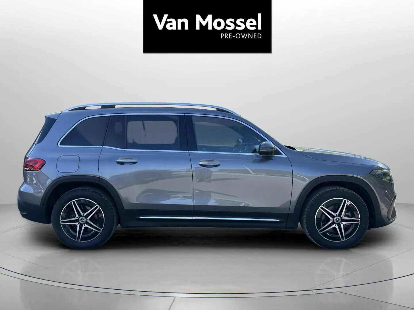 Grå Mercedes EQB 250+ fra 2023