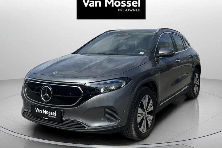 Grå Mercedes EQA 350 fra 2025 set udefra