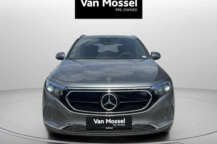 Grå Mercedes EQA 350 fra 2025 set udefra