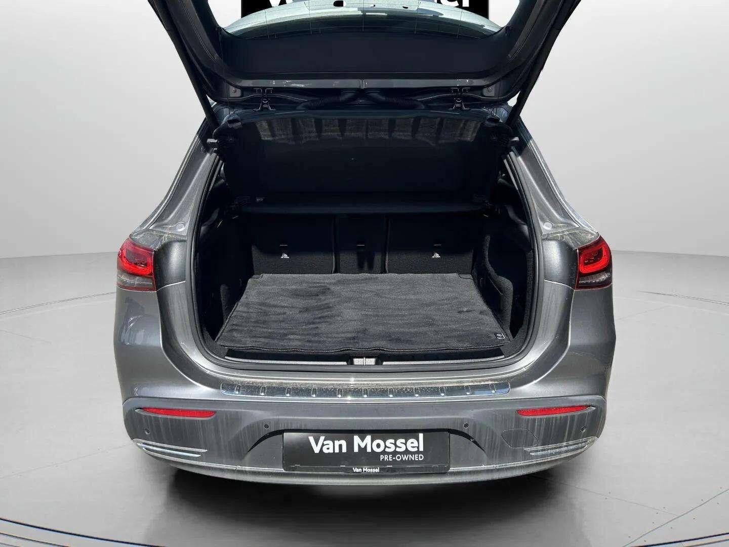 Grå Mercedes EQA 350 fra 2025