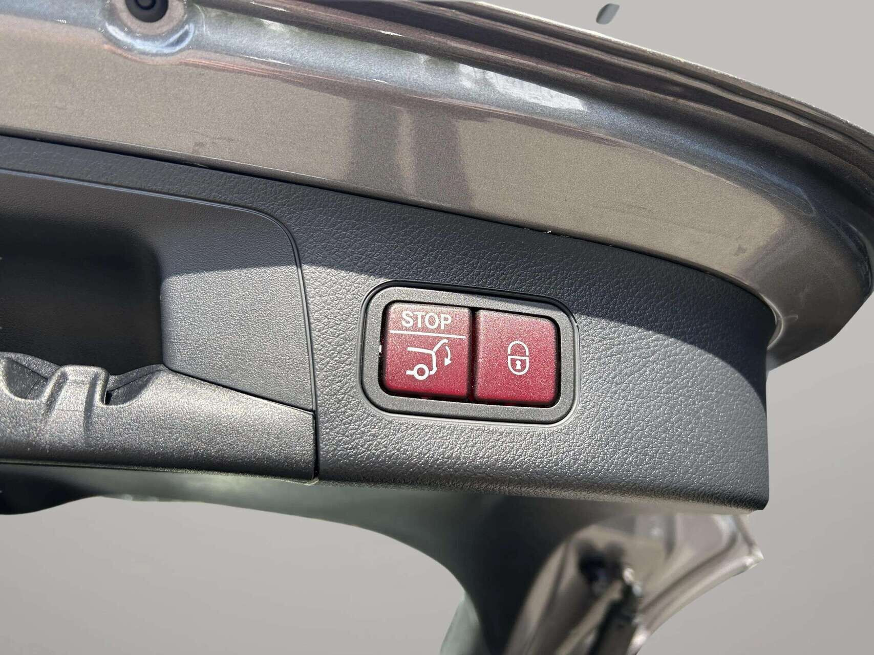 Grå Mercedes EQA 350 fra 2025