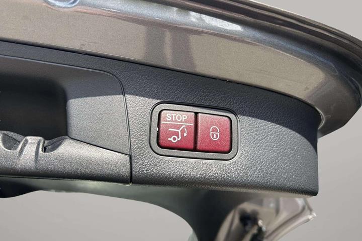 Grå Mercedes EQA 350 fra 2025