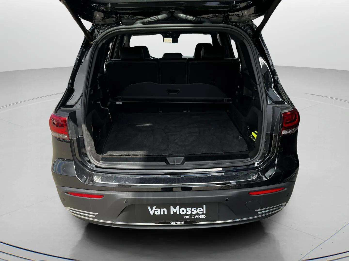Sort Mercedes EQB 250 fra 2023