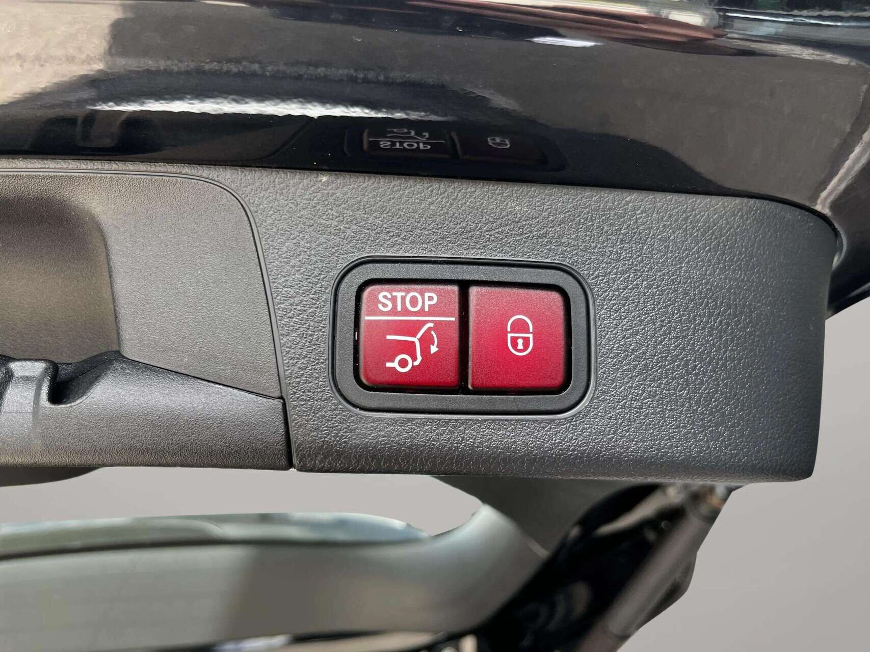 Sort Mercedes EQB 250 fra 2023