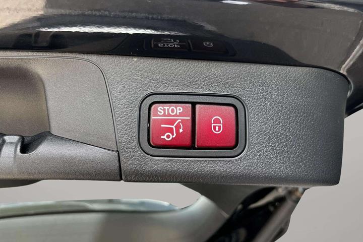 Sort Mercedes EQB 250 fra 2023