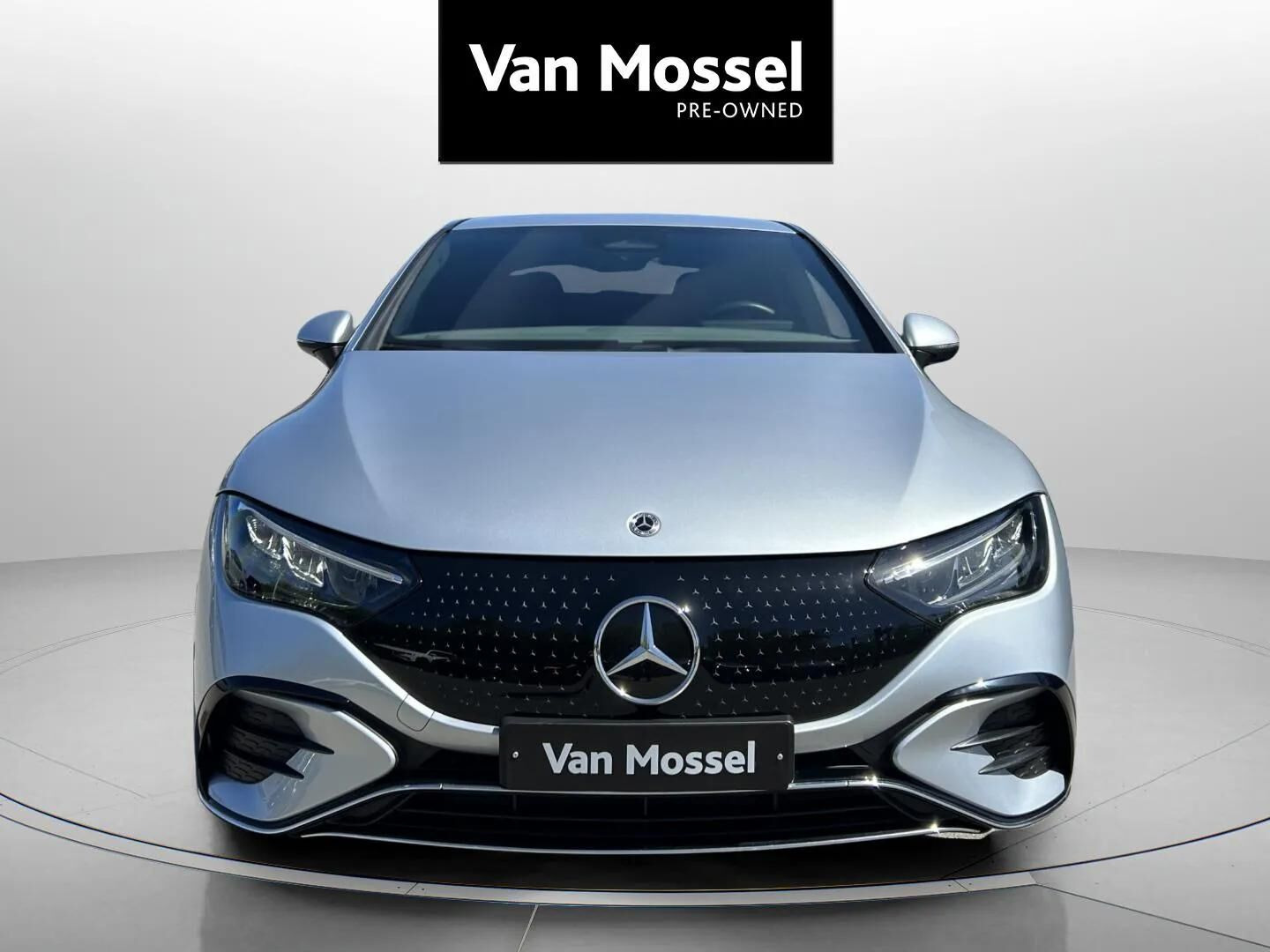Sølv Mercedes EQE 350 fra 2023