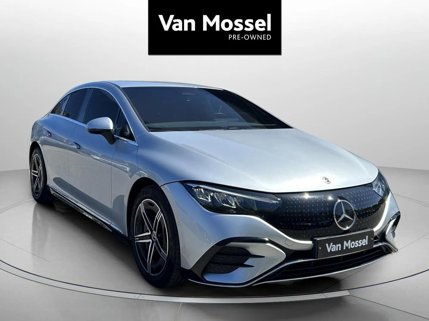 Sølv Mercedes EQE 350 fra 2023