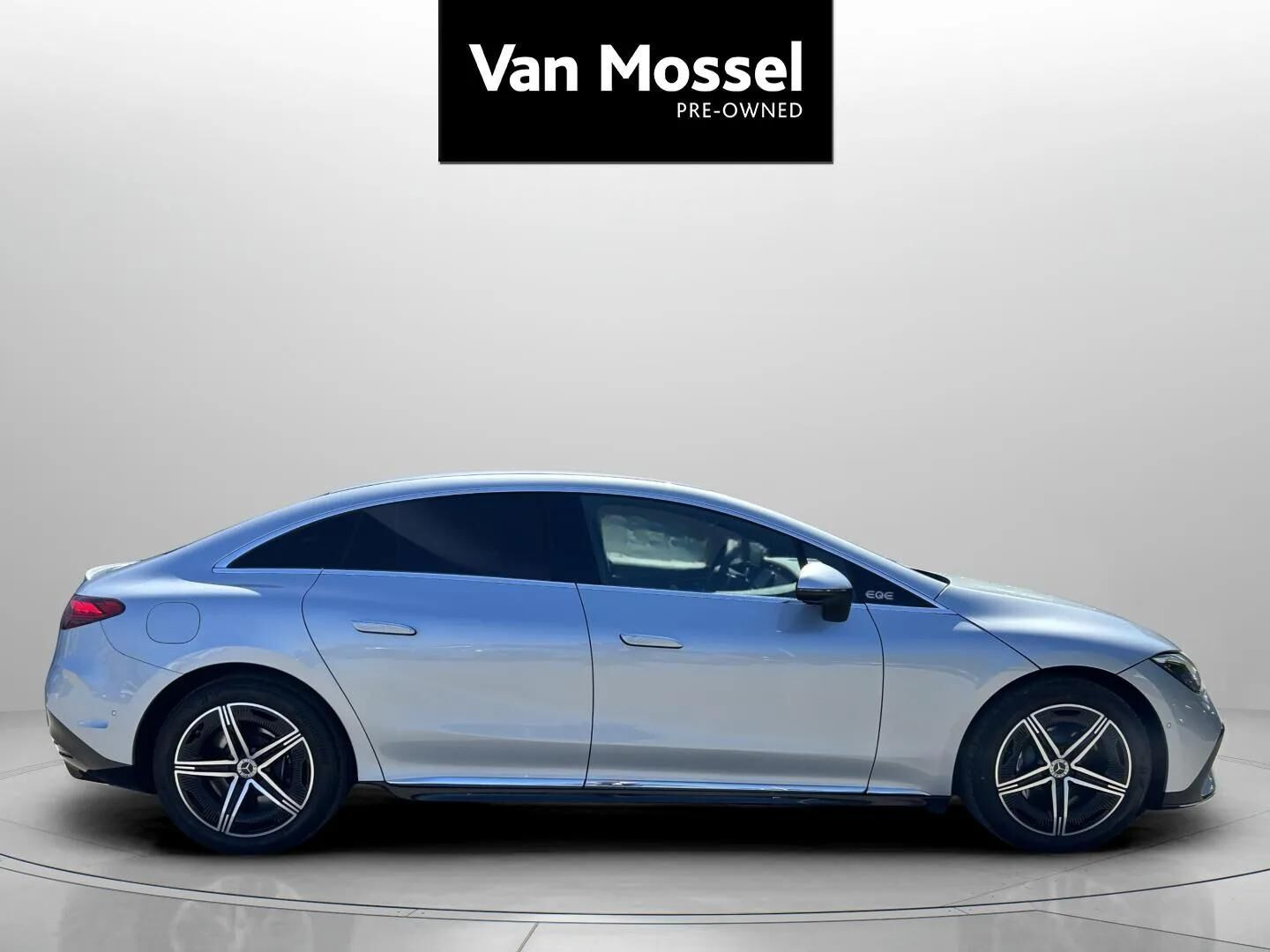 Sølv Mercedes EQE 350 fra 2023