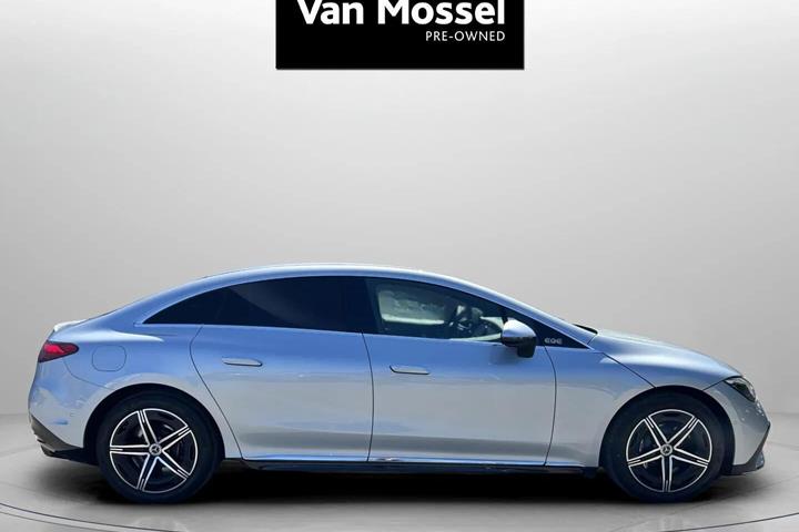 Sølv Mercedes EQE 350 fra 2023