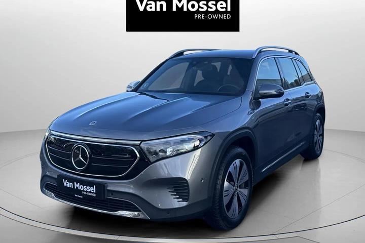 Grå Mercedes EQB 250 fra 2023 set udefra