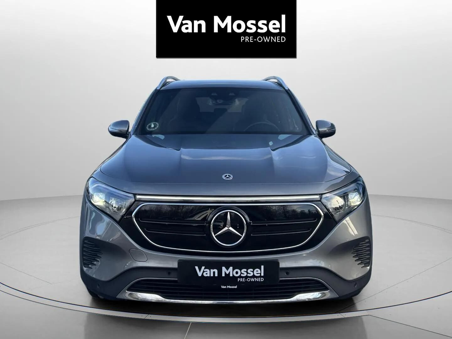Grå Mercedes EQB 250 fra 2023