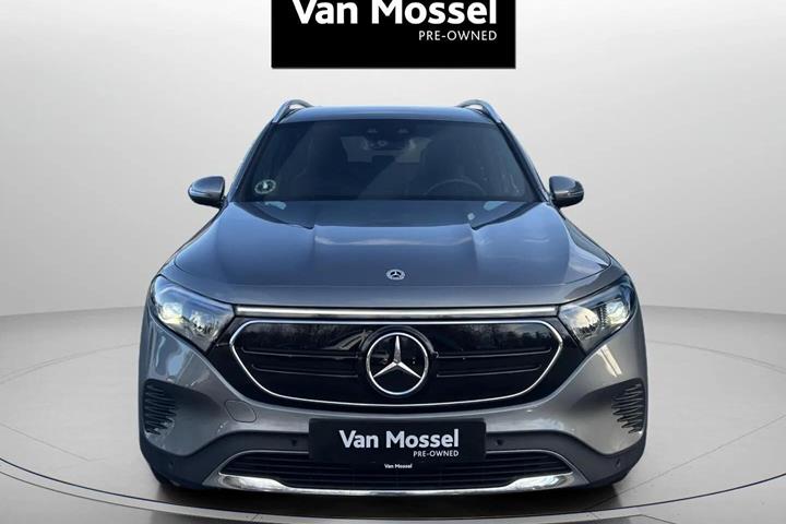 Grå Mercedes EQB 250 fra 2023