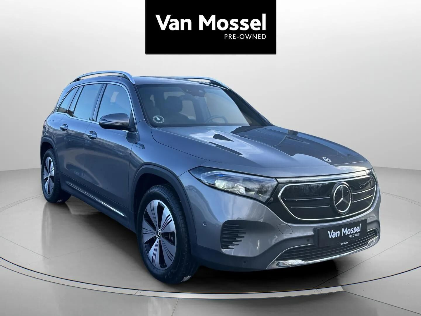Grå Mercedes EQB 250 fra 2023