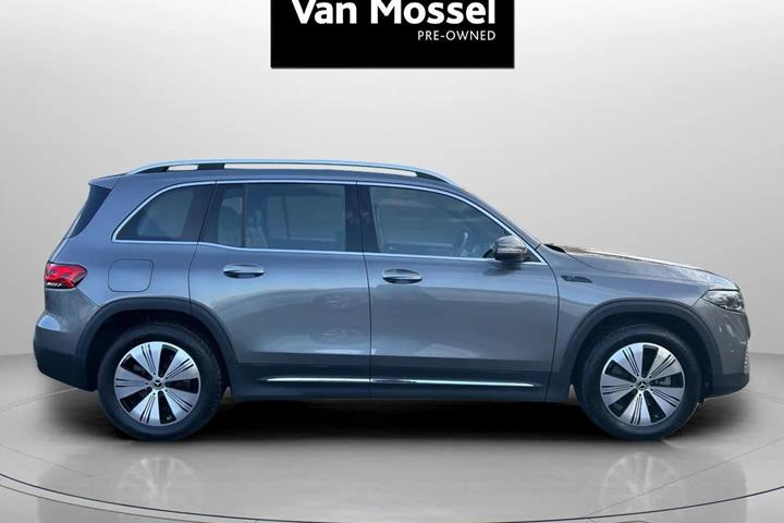 Grå Mercedes EQB 250 fra 2023