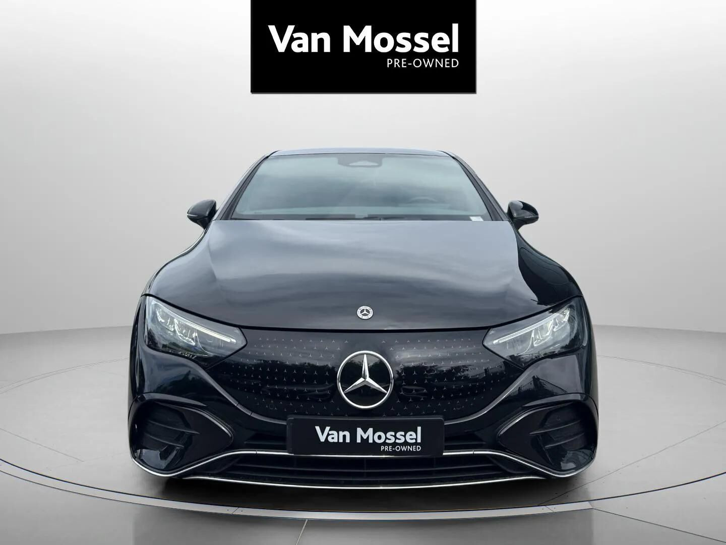 Sort Mercedes EQE 350 fra 2023
