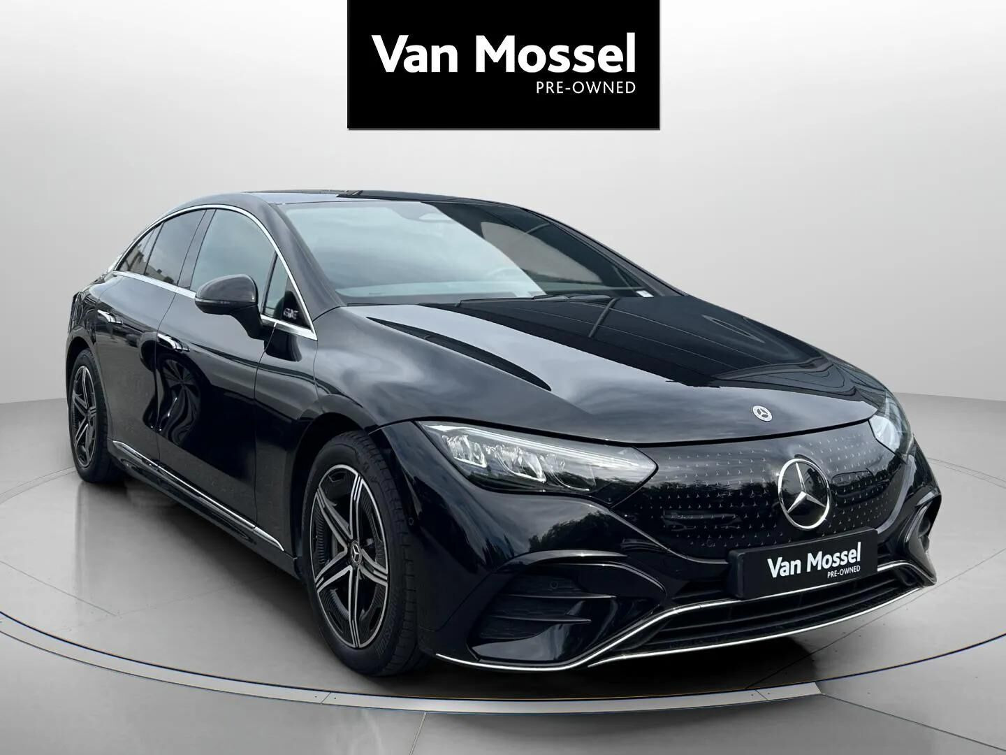 Sort Mercedes EQE 350 fra 2023