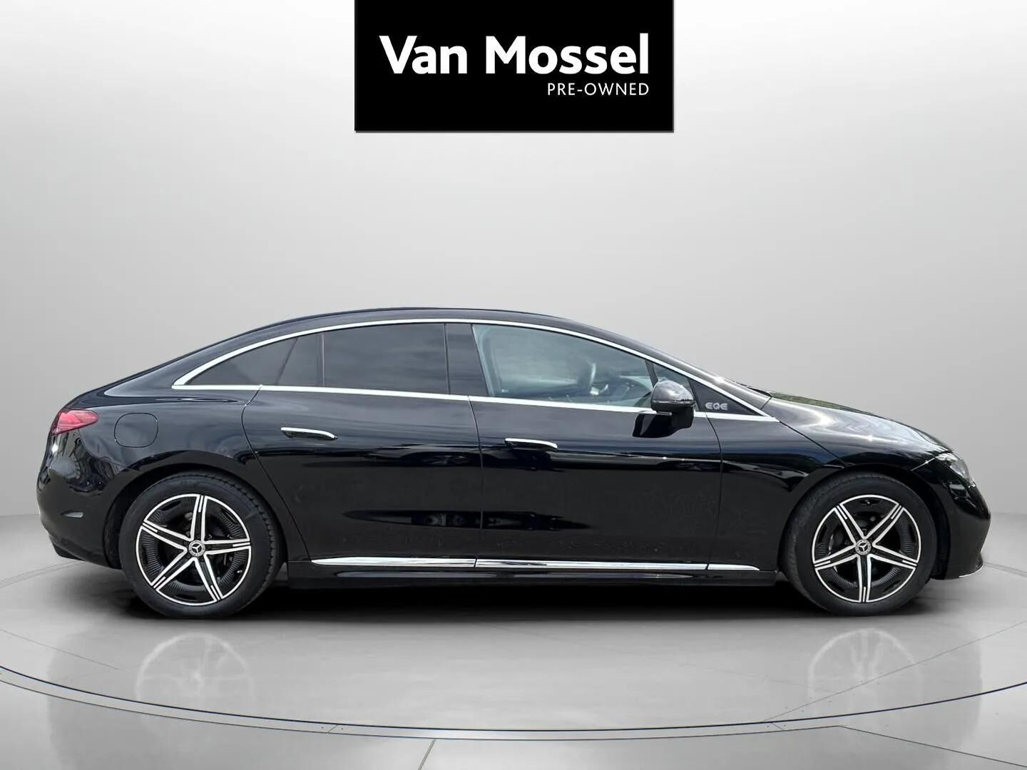 Sort Mercedes EQE 350 fra 2023