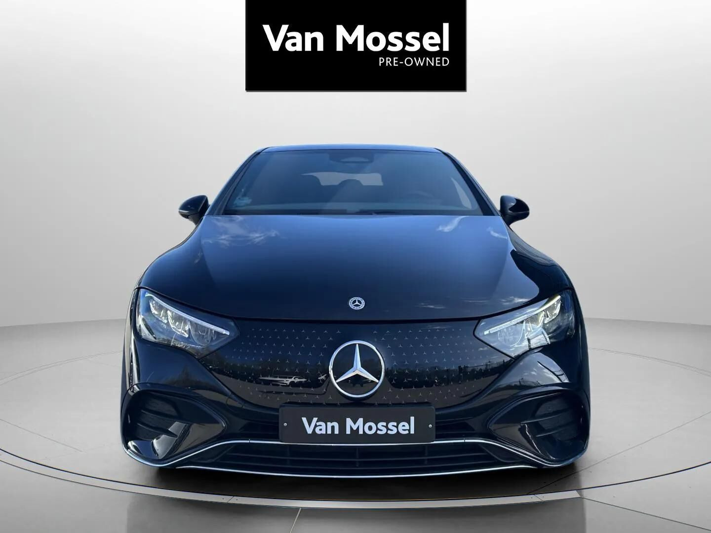 Sort Mercedes EQE 350 fra 2023