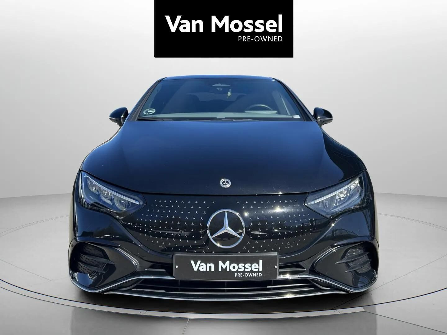 Sort Mercedes EQE 350 fra 2023
