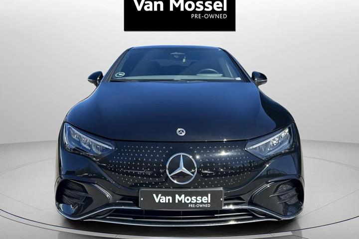 Sort Mercedes EQE 350 fra 2023