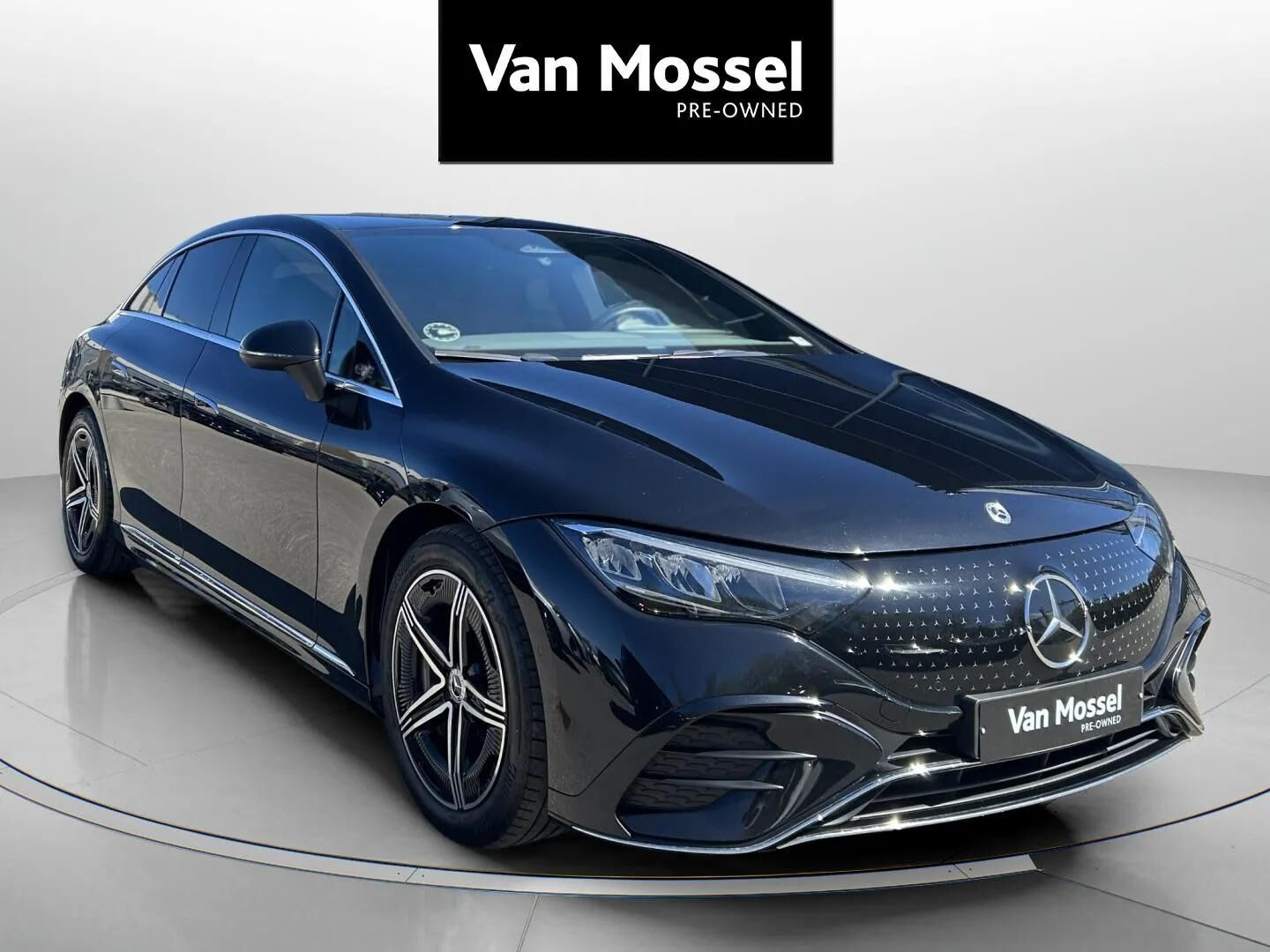 Sort Mercedes EQE 350 fra 2023
