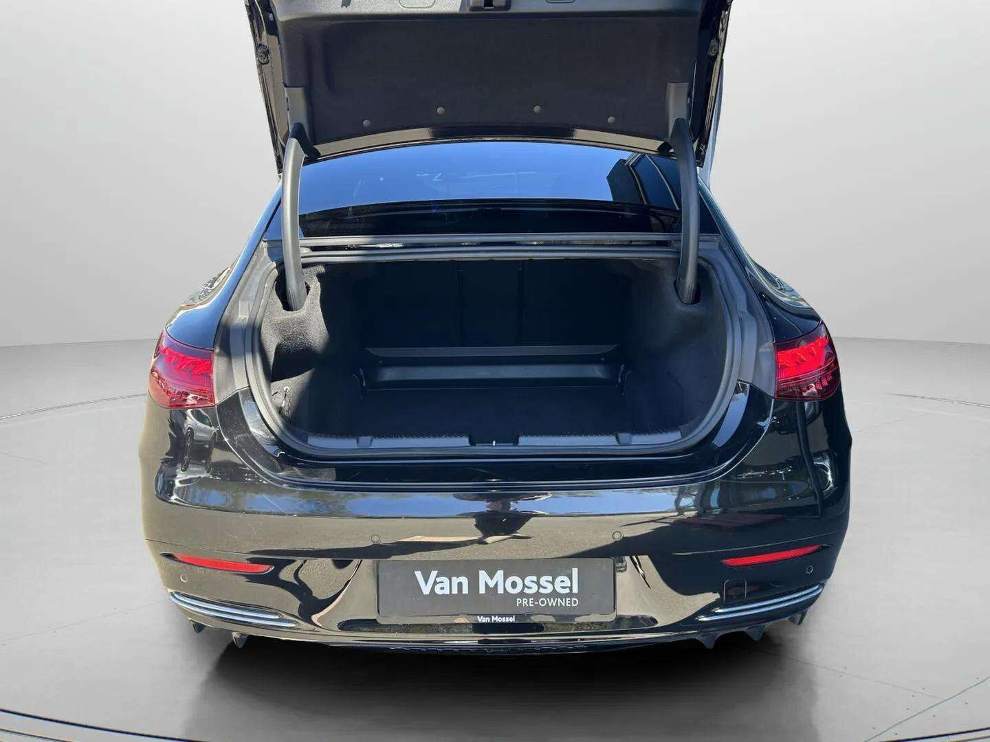 Sort Mercedes EQE 350 fra 2023