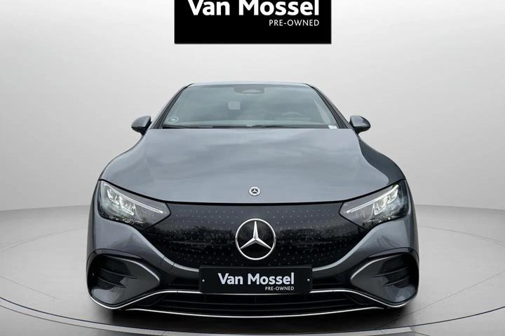 Grå Mercedes EQE 350 fra 2023