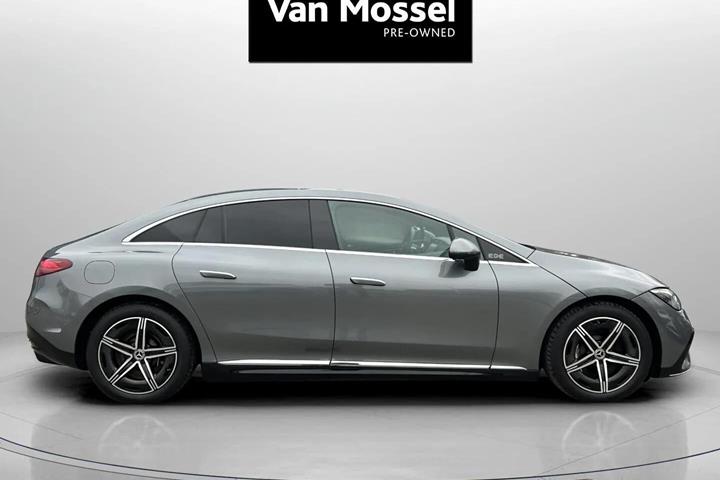 Grå Mercedes EQE 350 fra 2023