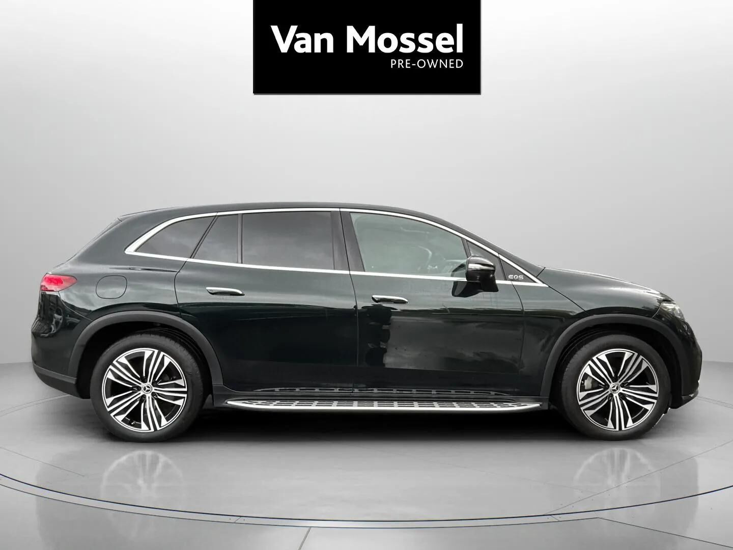 Grøn Mercedes EQS 450 fra 2023