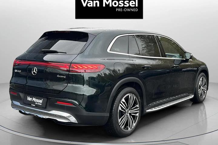 Grøn Mercedes EQS 450 fra 2023